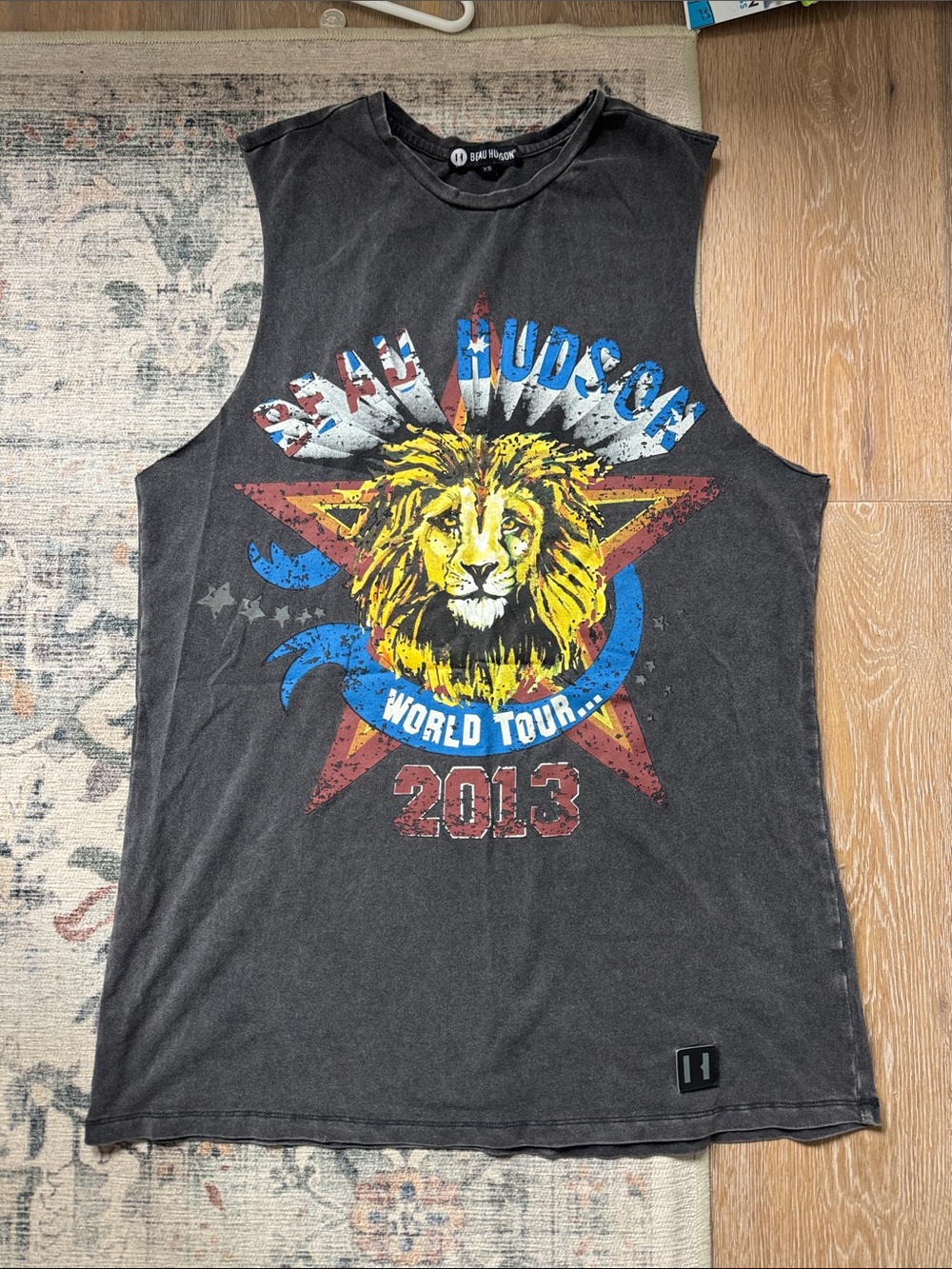 Beau Hudson Graphic Muscle Tank World Tour 2013 women’s XS